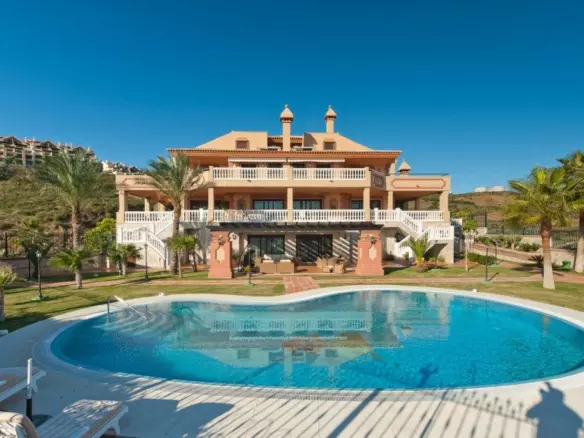 7-bedroom Villa In Mijas, Spain (2.235 M²)