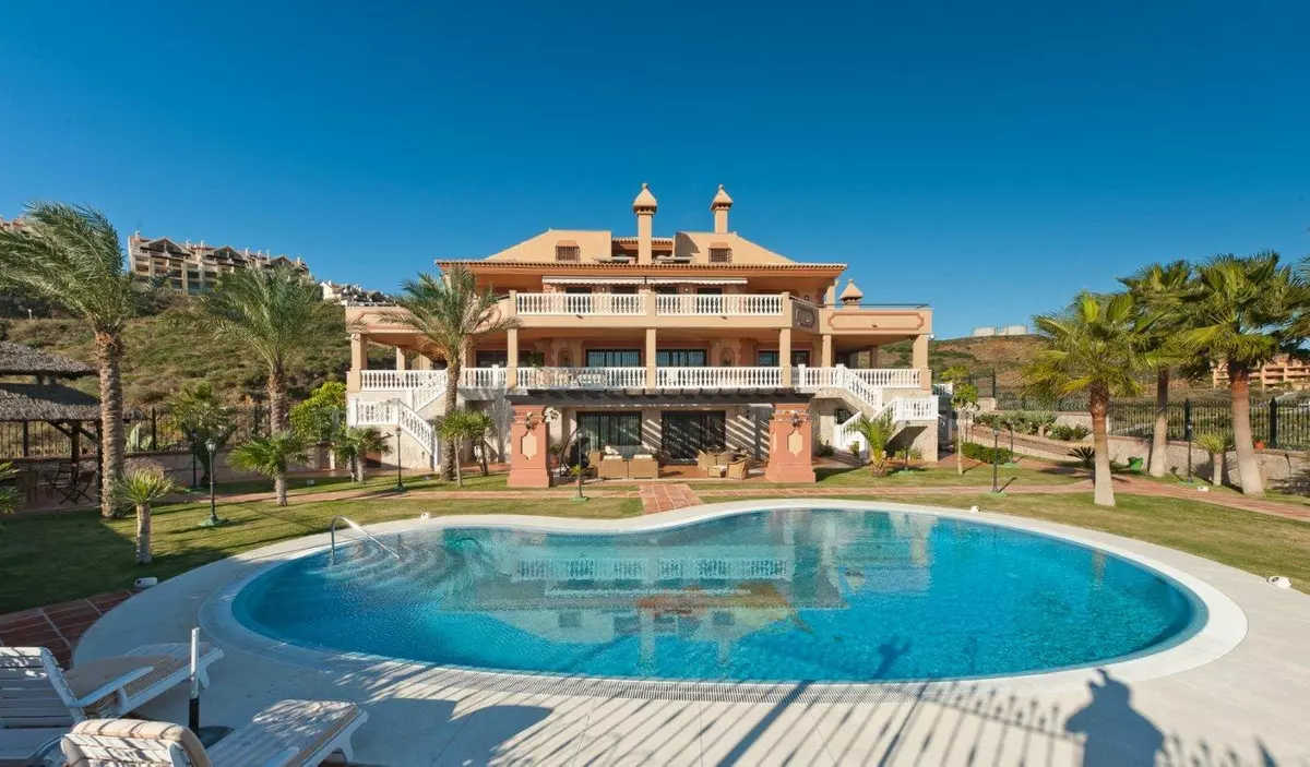 7-bedroom Villa In Mijas, Spain (2.235 M²)