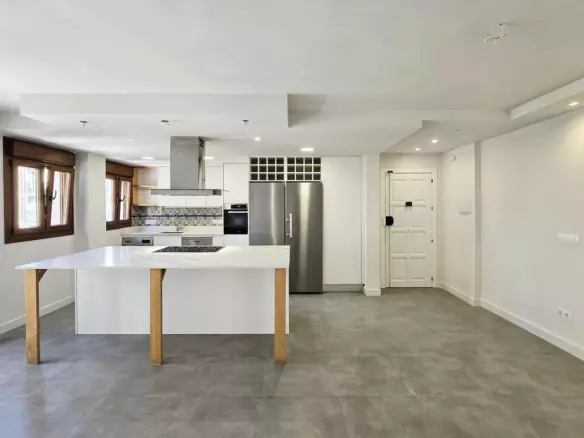 3-bedroom Apartment In Málaga, Spain (102 M²)