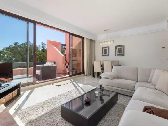 2-bedroom Apartment In Benahavis, Spain (102 M²)