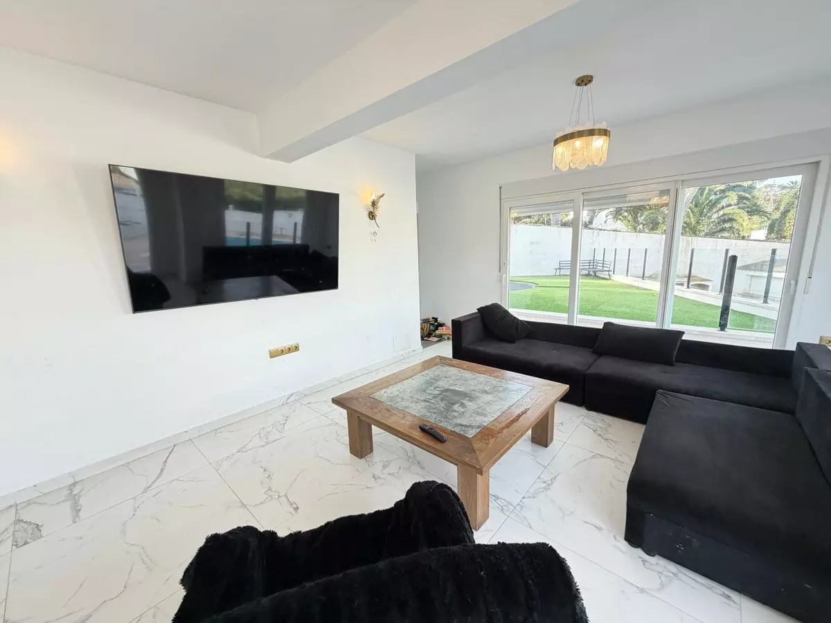 6-bedroom Villa In Orihuela, Spain (240 M²)