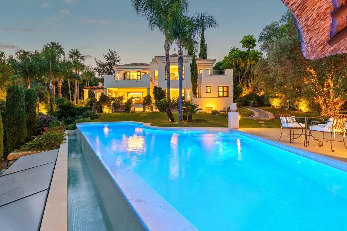 6-bedroom Villa In Marbella, Spain (712 M²)