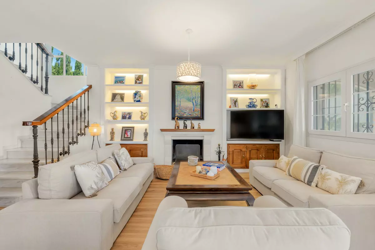 3-bedroom Villa In Estepona, Spain (210 M²)