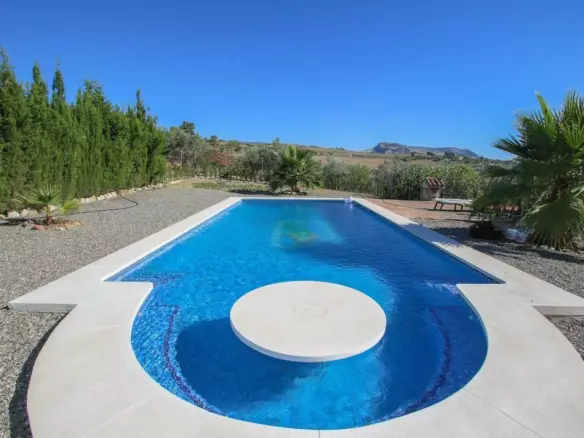 3-bedroom Villa In Pizarra, Spain (123 M²)