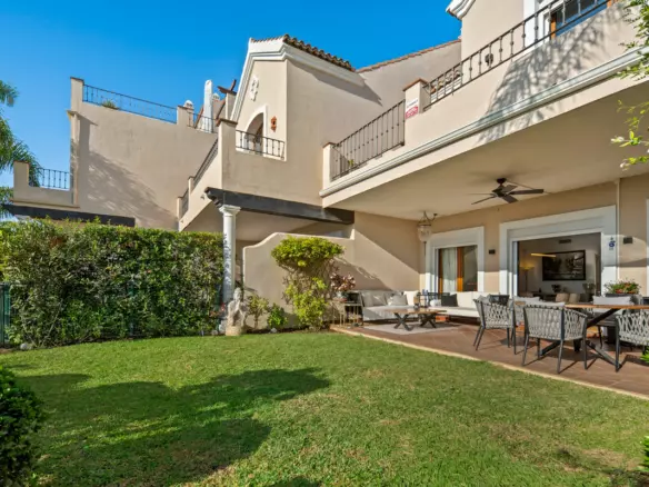 3-bedroom Town House In Estepona, Spain (184 M²)
