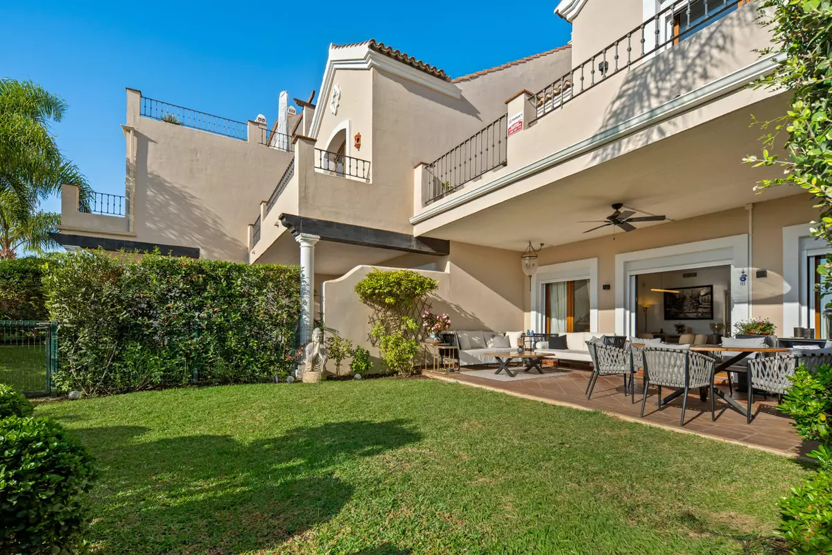 3-bedroom Town House In Estepona, Spain (184 M²)