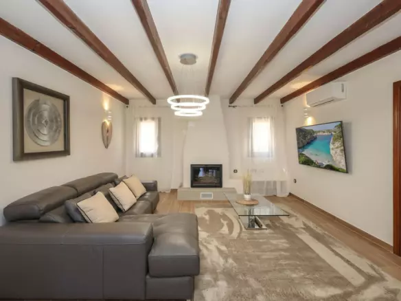 4-bedroom Villa In Guaro, Spain (209 M²)