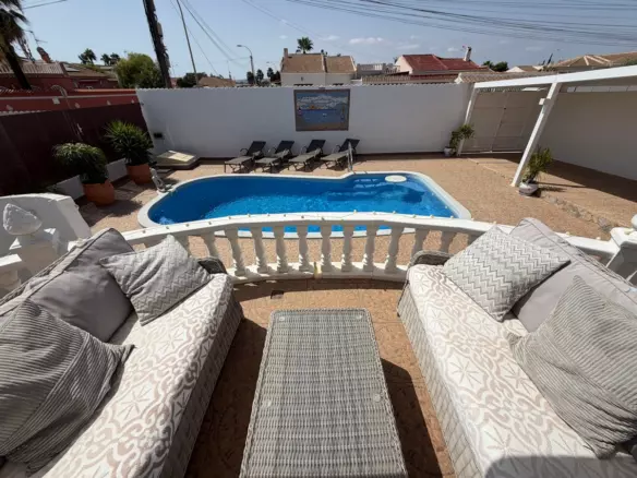 3-bedroom Villa In Torrevieja, Spain (142 M²)