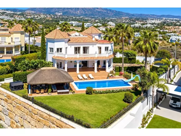 6-bedroom Villa In Benahavis, Spain (585 M²)