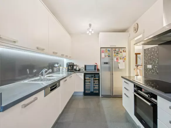 3-bedroom Town House In Estepona, Spain (184 M²)