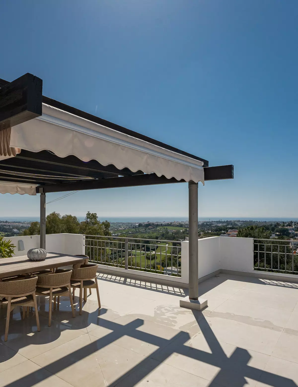 3-bedroom Apartment In Benahavis, Spain (145 M²)
