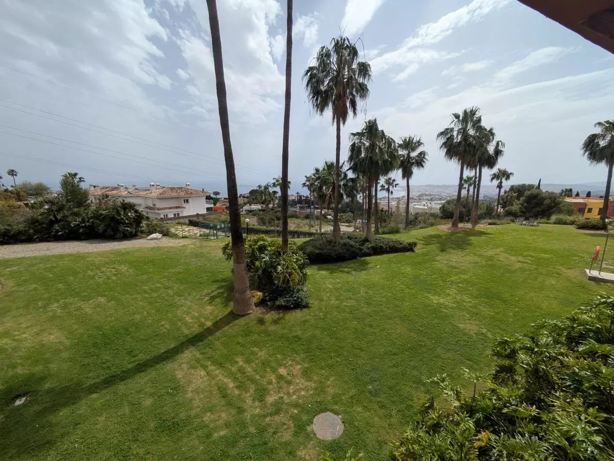 3-bedroom Apartment In Benalmádena, Spain (90 M²)