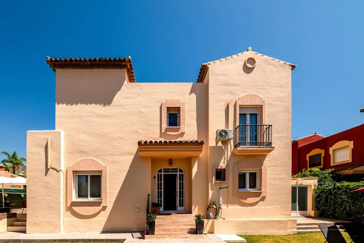 4-bedroom Villa In Marbella, Spain (200 M²)