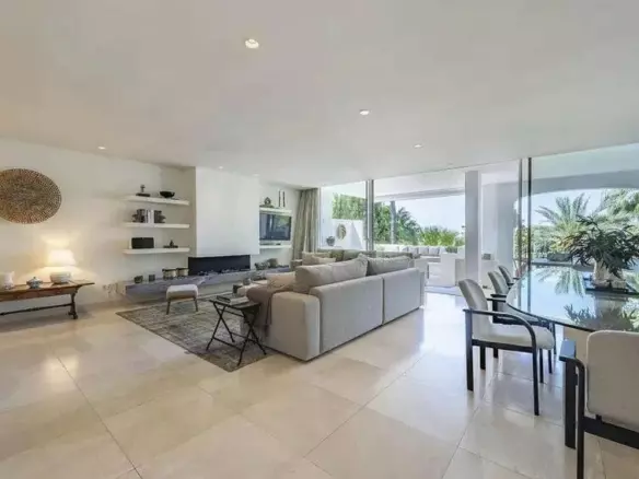 3-bedroom Apartment In Marbella, Spain (250 M²)