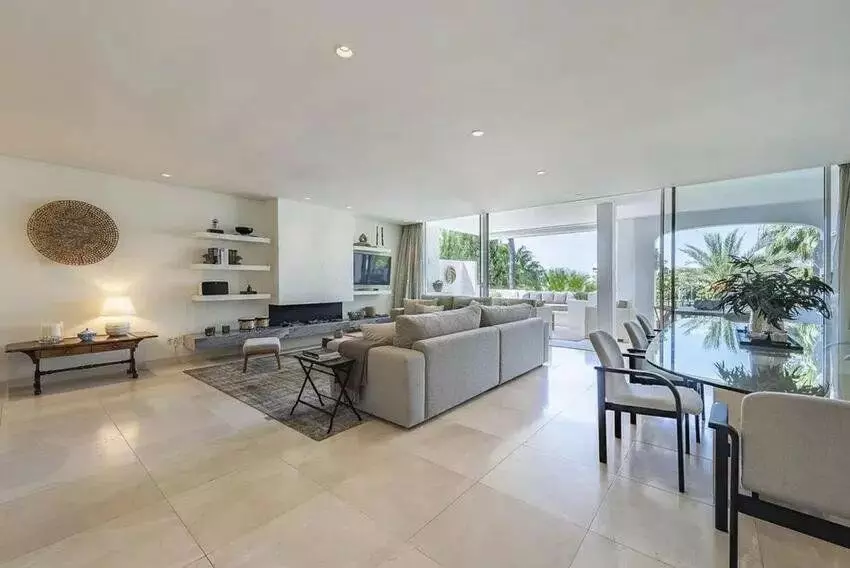 3-bedroom Apartment In Marbella, Spain (250 M²)