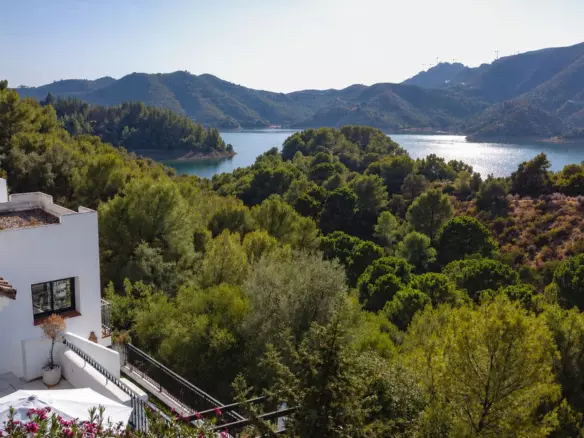 3-bedroom Villa In Istan, Spain (144 M²)