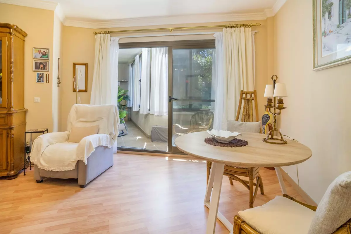 1-bedroom Apartment In Estepona, Spain (57 M²)