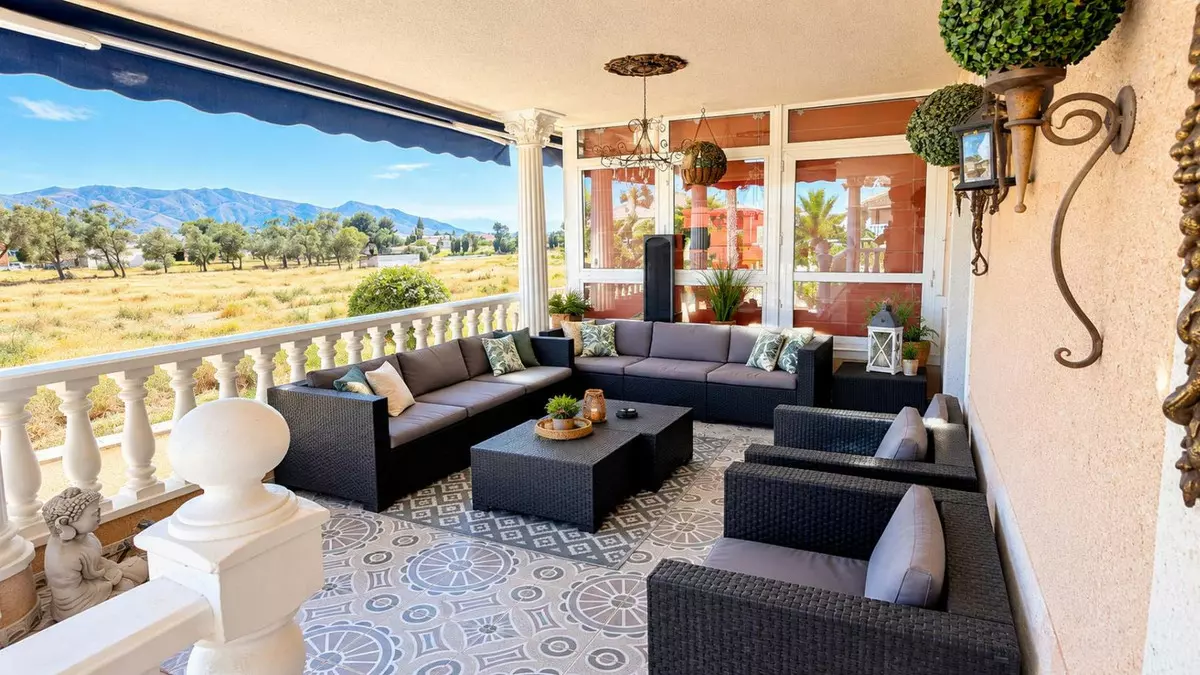 4-bedroom Town House In Benferri, Spain (265 M²)