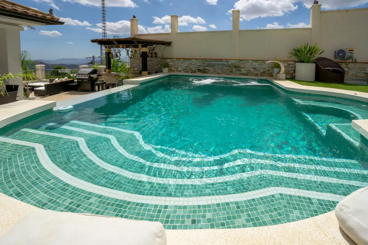 3-bedroom Villa In Casarabonela, Spain (232 M²)