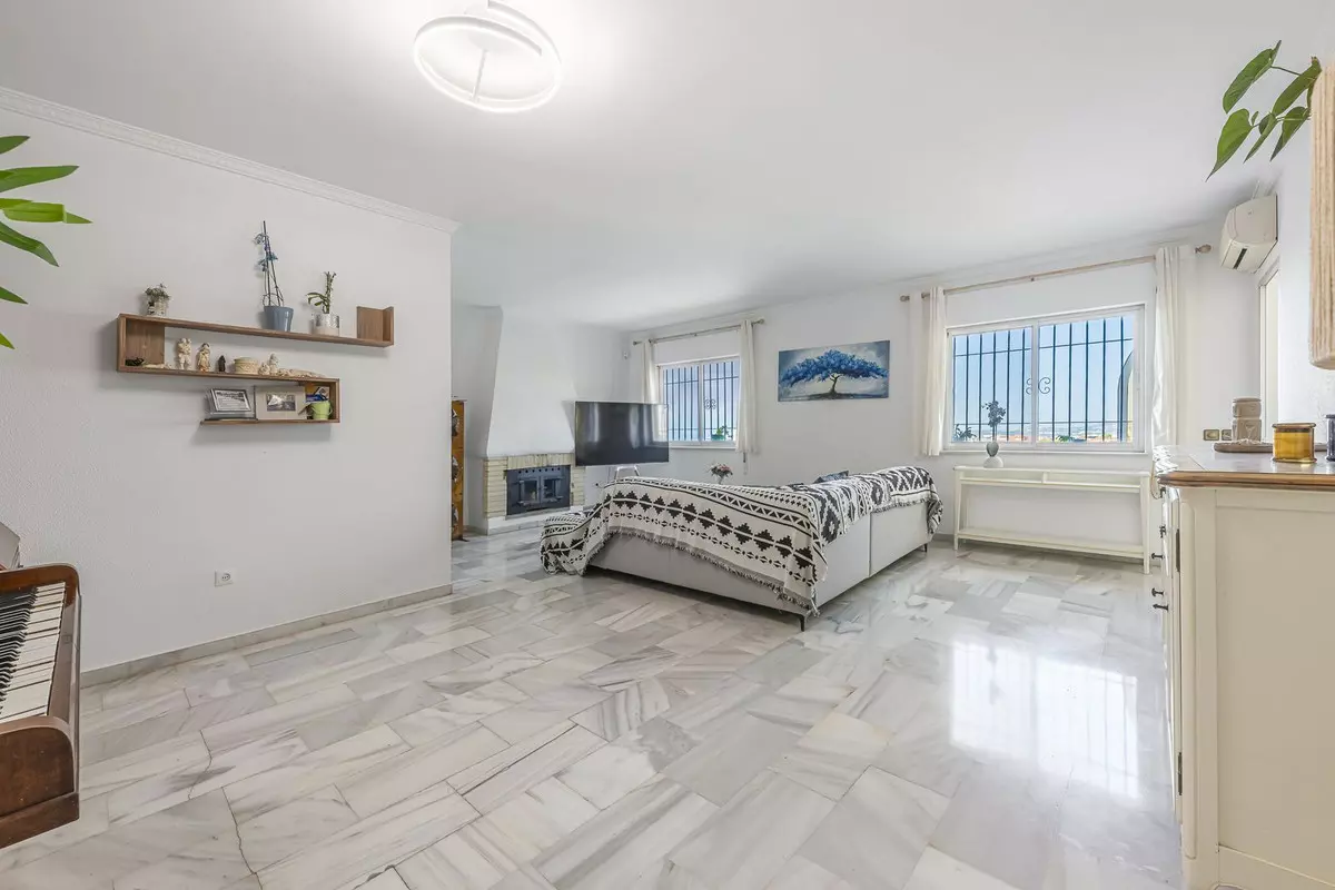 3-bedroom Villa In Fuengirola, Spain (228 M²)