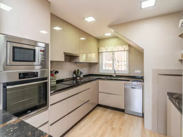 3-bedroom Apartment In Málaga, Spain (104 M²)