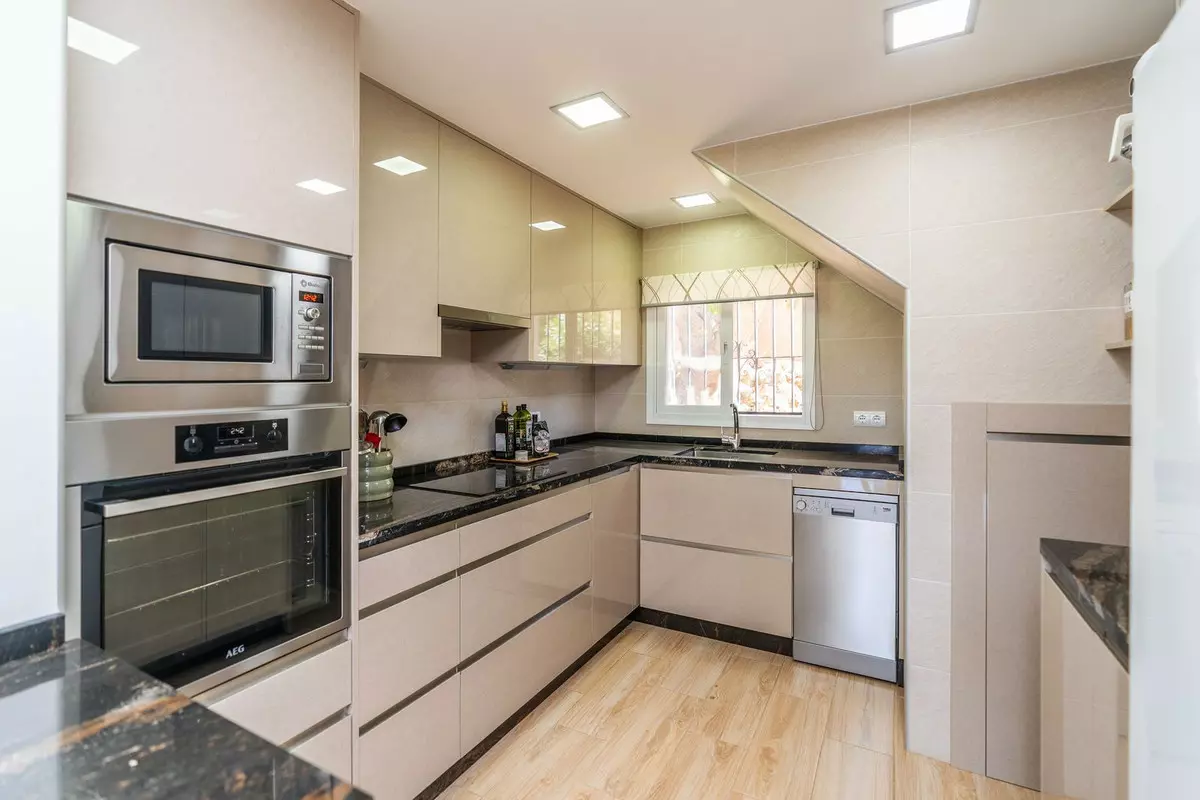 3-bedroom Apartment In Málaga, Spain (104 M²)