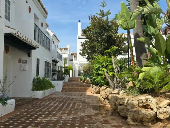 3-bedroom Town House In Marbella, Spain (317 M²)