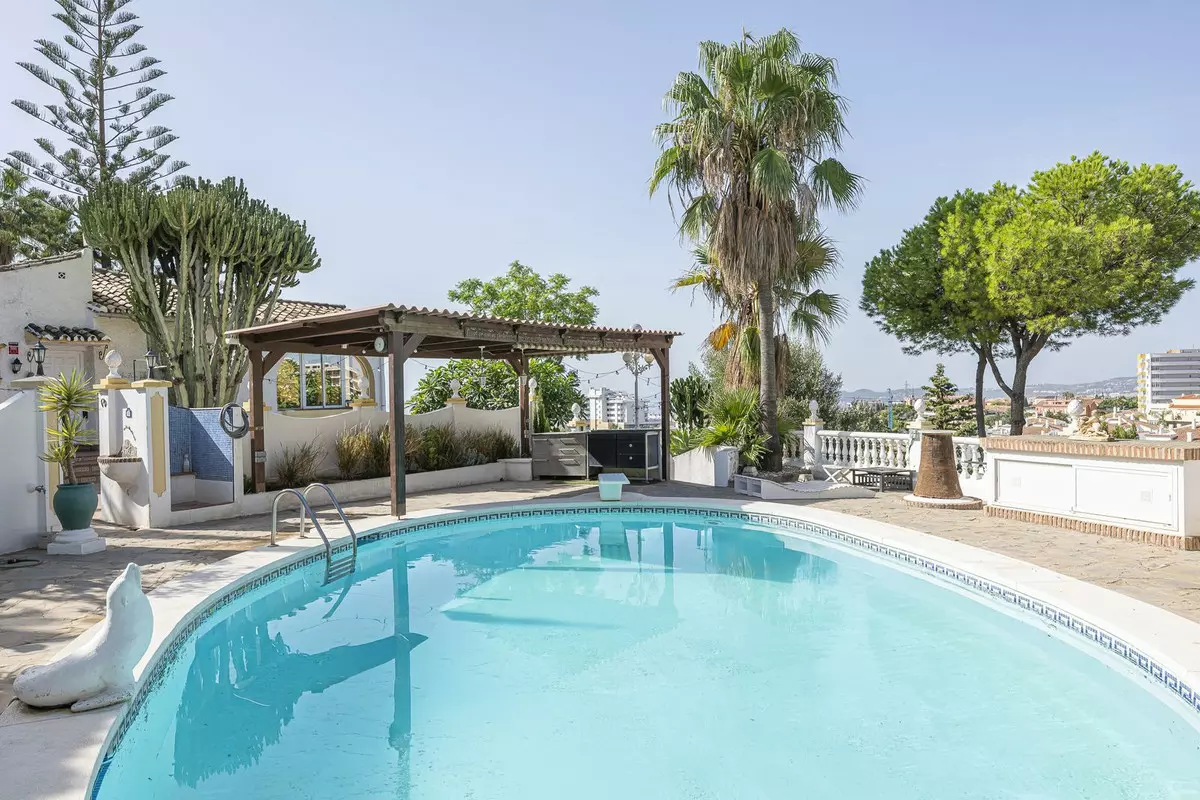 3-bedroom Villa In Fuengirola, Spain (228 M²)