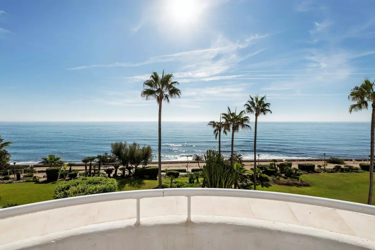 2-bedroom Apartment In Estepona, Spain (94 M²)