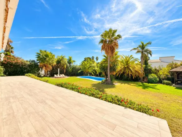 5-bedroom Villa In Estepona, Spain (388 M²)