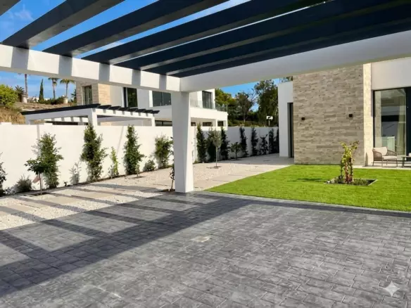 6-bedroom Villa In Estepona, Spain (418 M²)