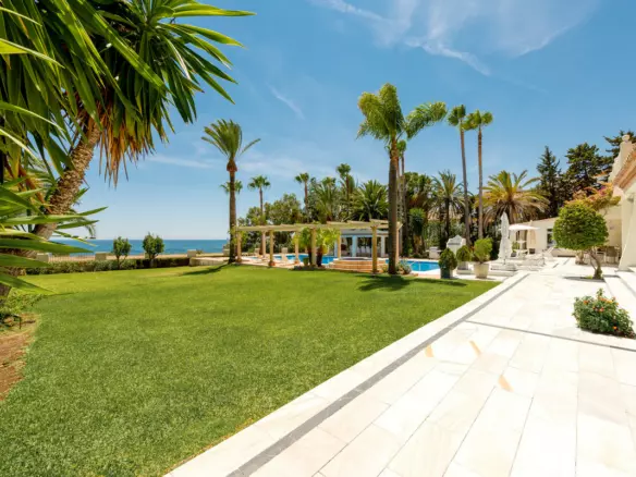 6-bedroom Villa In Estepona, Spain (952 M²)