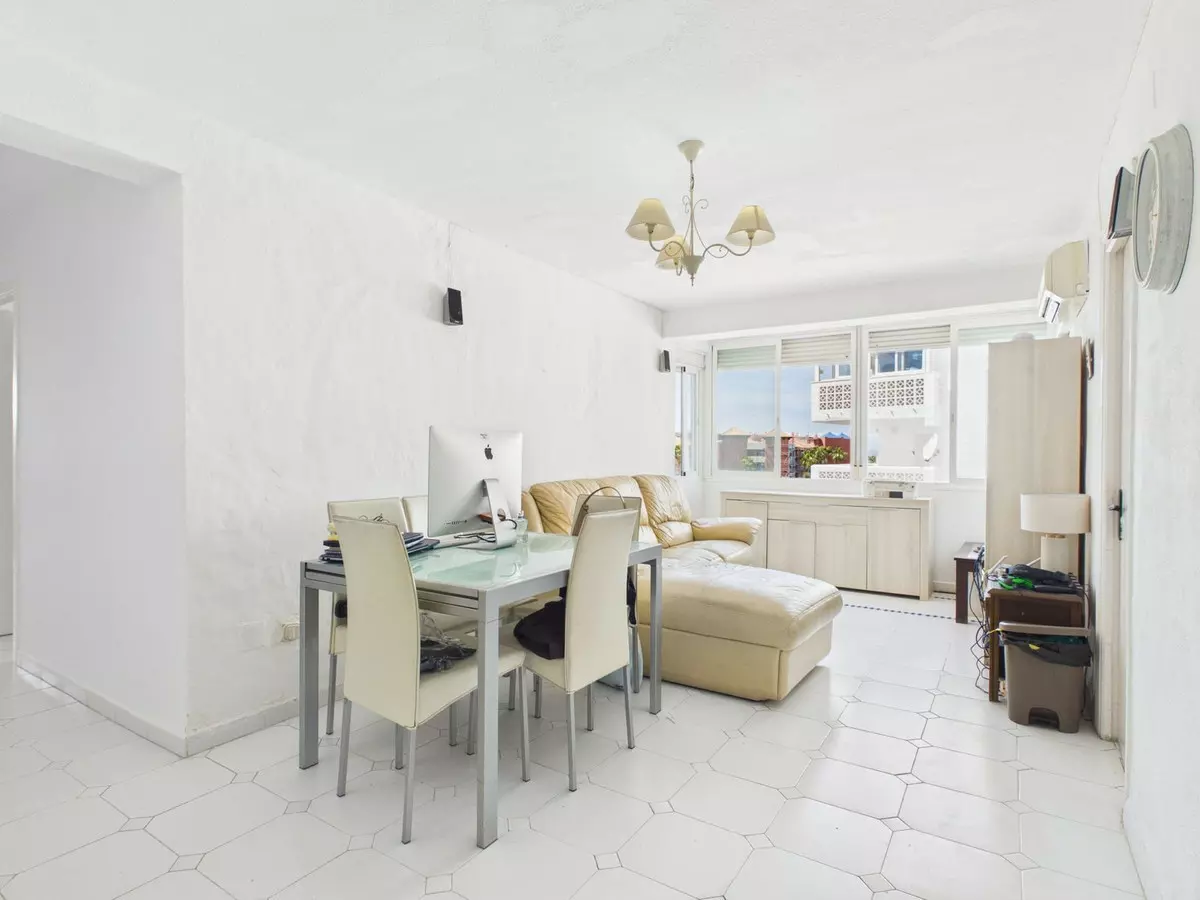 3-bedroom Apartment In Estepona, Spain (82 M²)