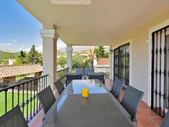 3-bedroom Villa In Estepona, Spain (251 M²)