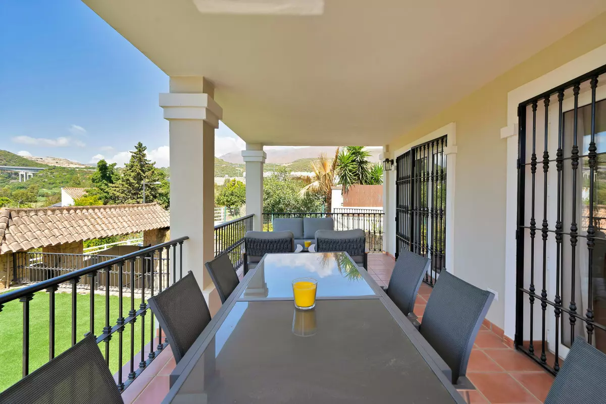 3-bedroom Villa In Estepona, Spain (251 M²)