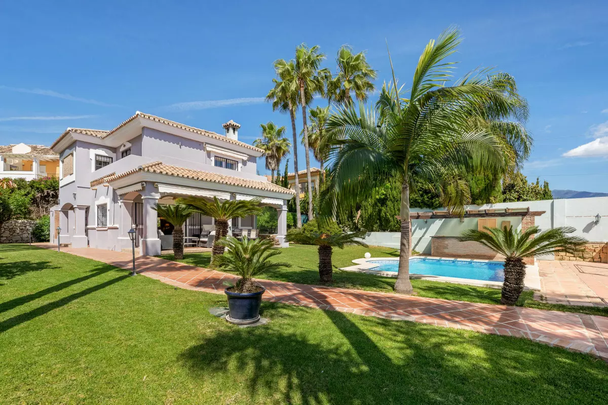 3-bedroom Villa In Estepona, Spain (210 M²)