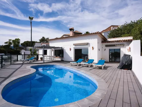 4-bedroom Villa In Istan, Spain (240 M²)