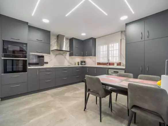 3-bedroom Villa In Estepona, Spain (306 M²)