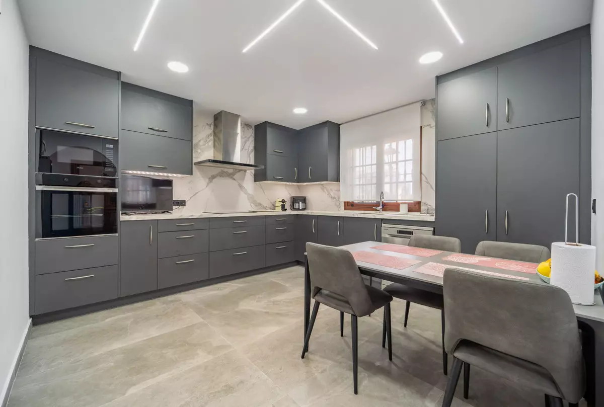 3-bedroom Villa In Estepona, Spain (306 M²)