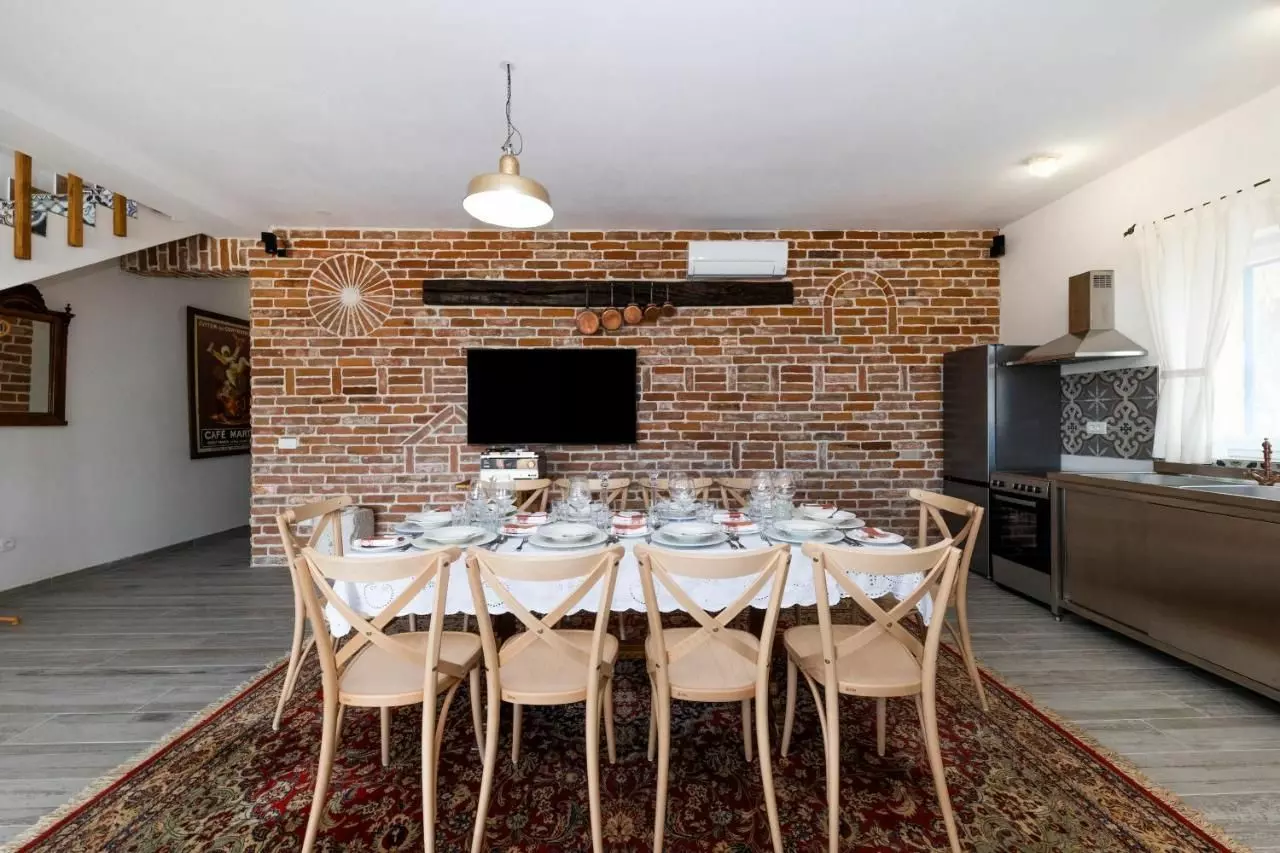 5-bedroom Villa In Ždrelac, Croatia (300 M²)