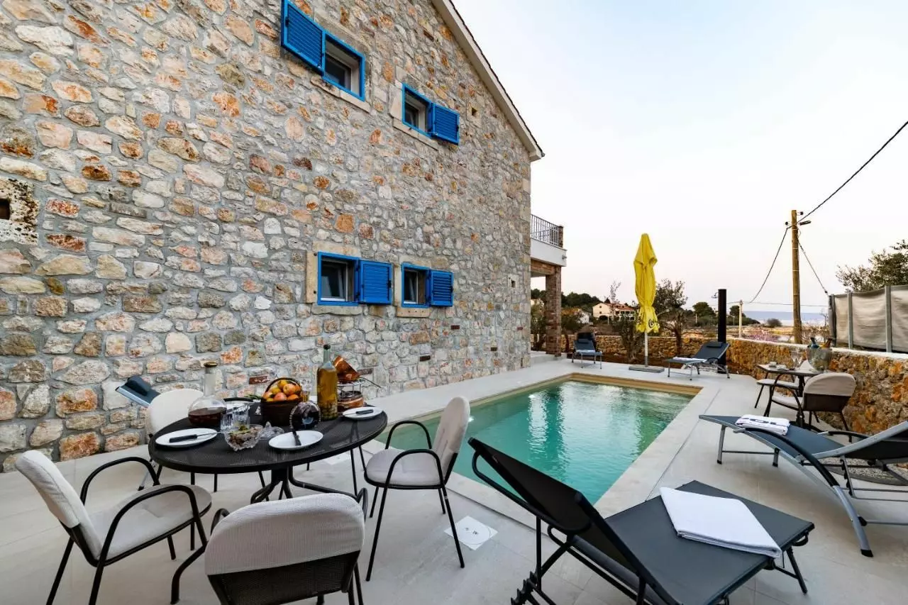 5-bedroom Villa In Ždrelac, Croatia (300 M²)
