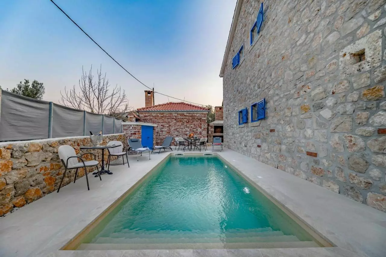 5-bedroom Villa In Ždrelac, Croatia (300 M²)