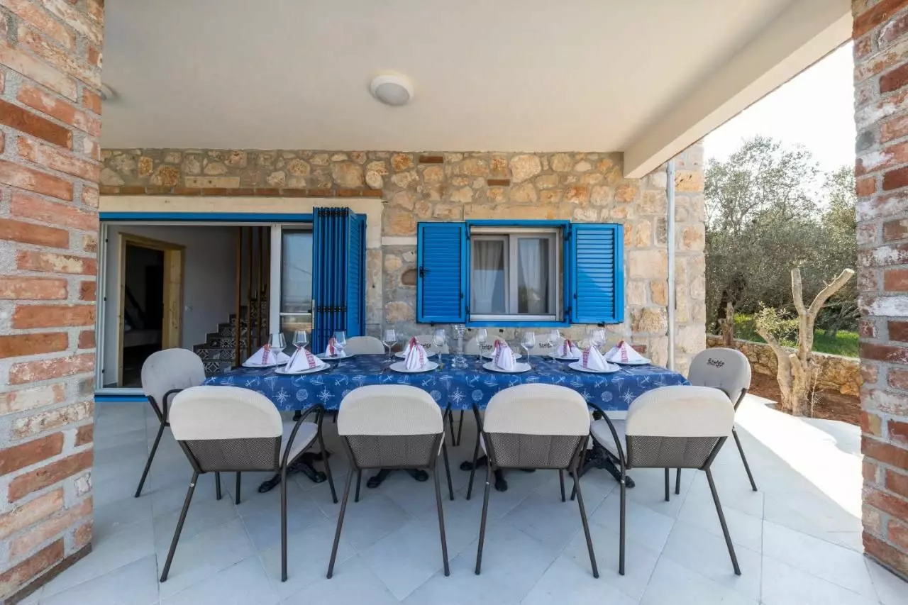 5-bedroom Villa In Ždrelac, Croatia (300 M²)