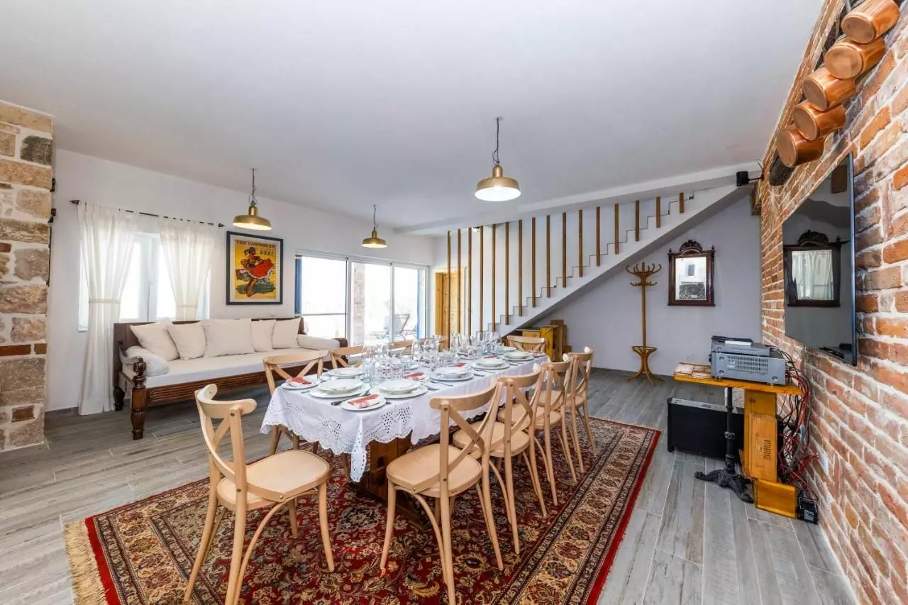 5-bedroom Villa In Ždrelac, Croatia (300 M²)