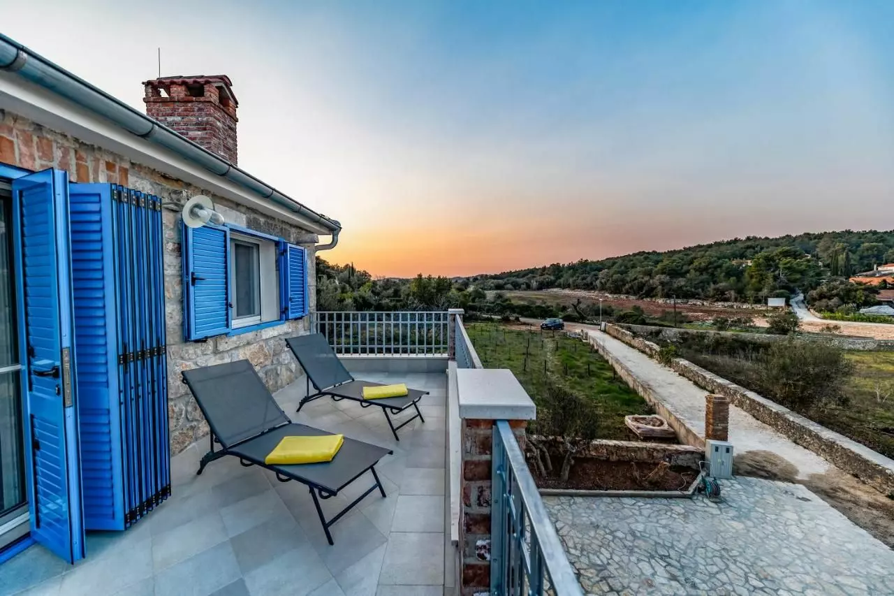 5-bedroom Villa In Ždrelac, Croatia (300 M²)