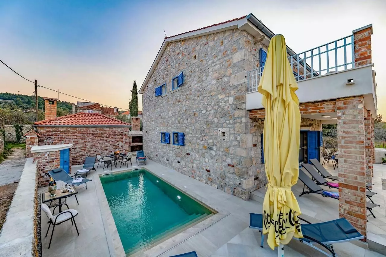 5-bedroom Villa In Ždrelac, Croatia (300 M²)