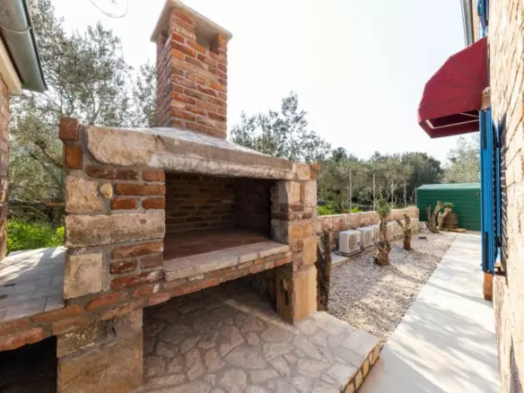 5-bedroom Villa In Ždrelac, Croatia (300 M²)