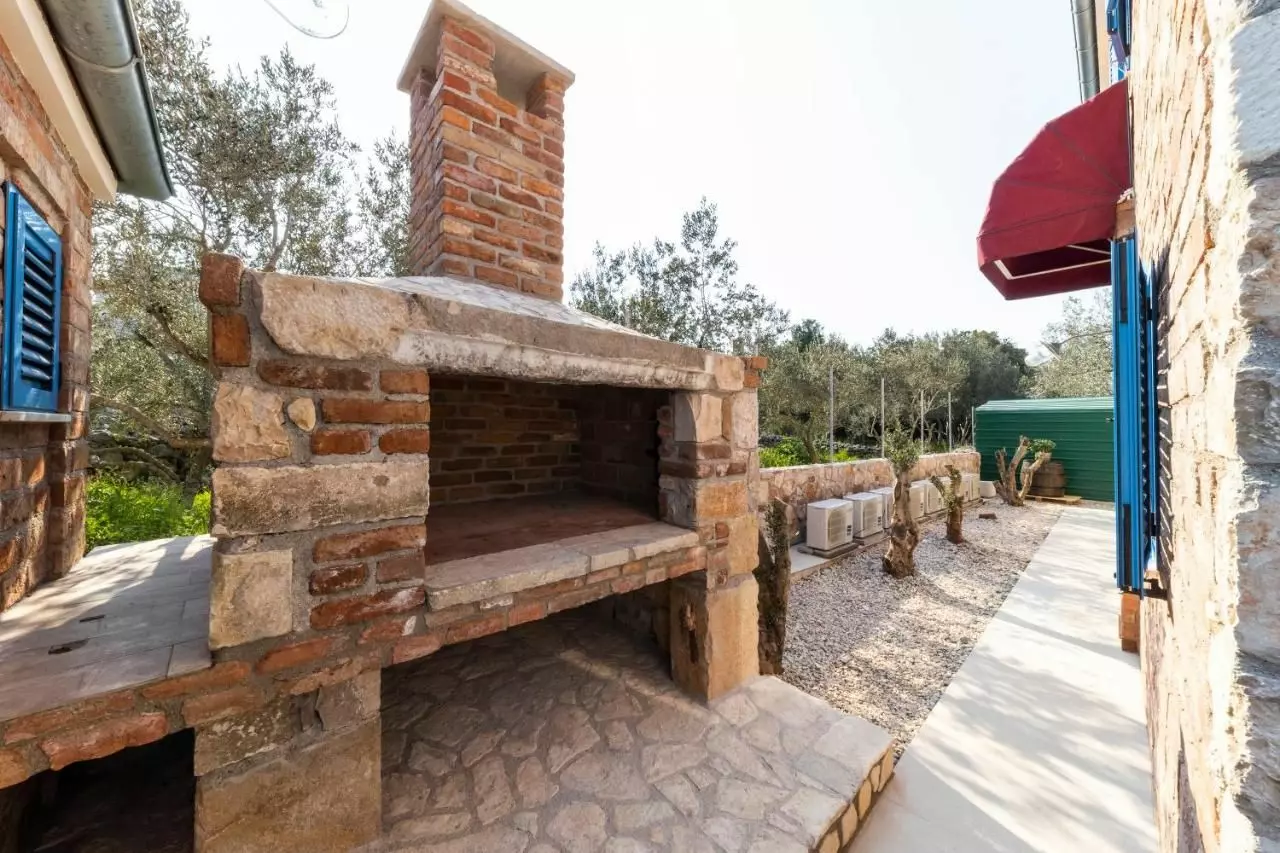 5-bedroom Villa In Ždrelac, Croatia (300 M²)