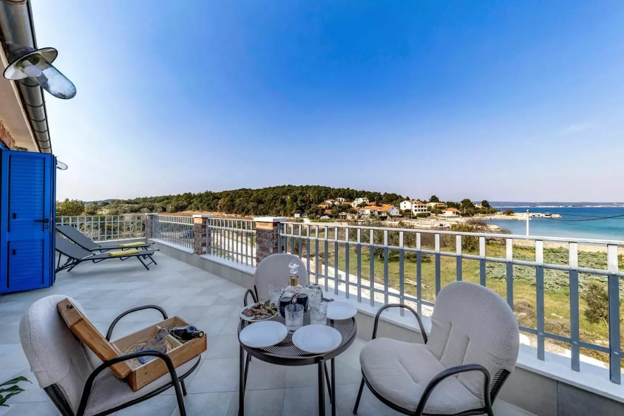 5-bedroom Villa In Ždrelac, Croatia (300 M²)