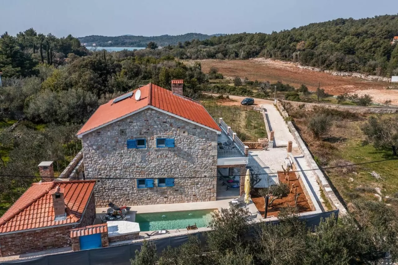 5-bedroom Villa In Ždrelac, Croatia (300 M²)